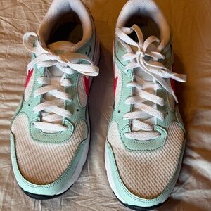 Nike Women's Sneakers in Mint Green and Red